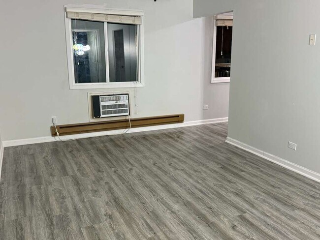 Foto del edificio - 1725 N Farnsworth Ave