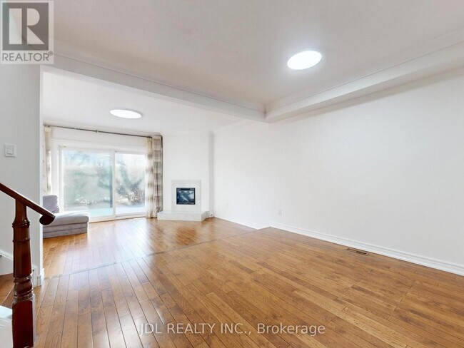 Photo du bâtiment - 2205 South Millway