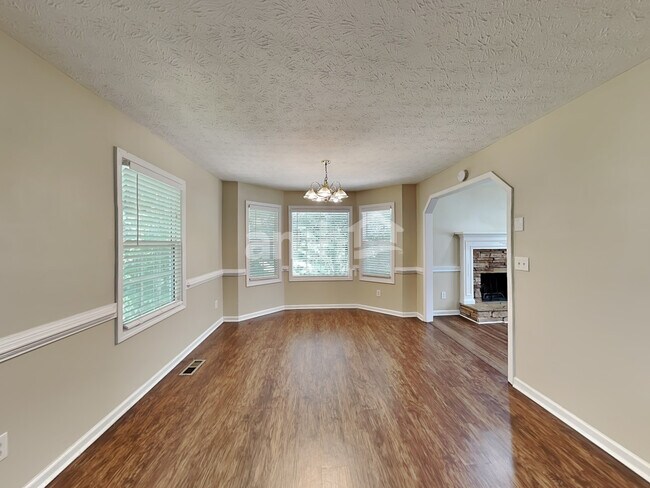 Foto del edificio - 114 Bridgewood Dr
