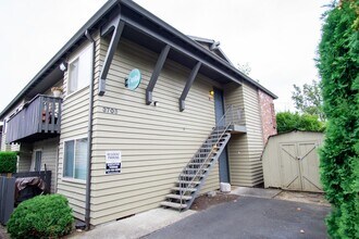 Building Photo - 3705 SE 35th Pl