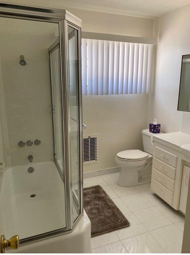 Photo - 333 W 33rd St House