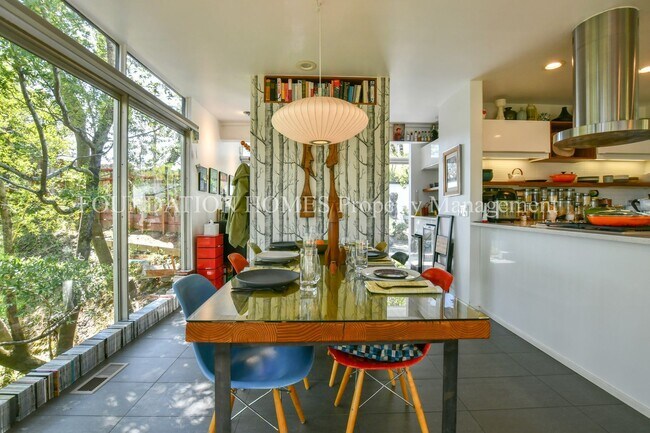 Building Photo - 2 br, 2.5 bath House - 148 Madrone Rd.