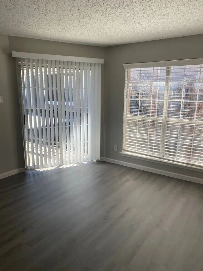 Foto del edificio - Charming 1-Bedroom Condo in Gated North Da...