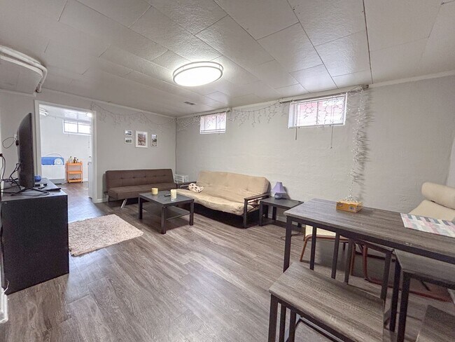Building Photo - Updated Garden Level DU Home for Rent! Fiv...