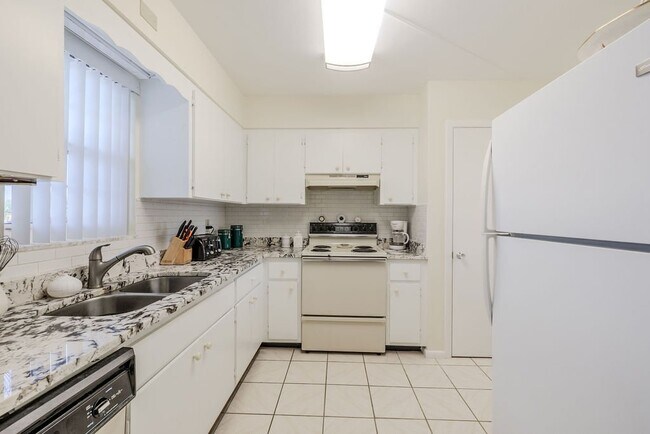 Foto del edificio - 2333 Indian River Blvd