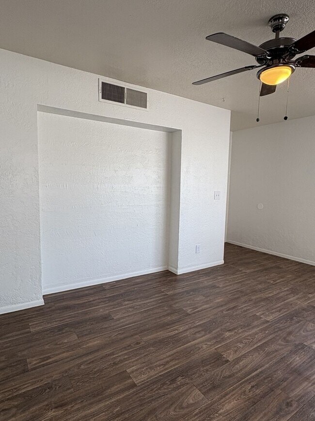 Foto del edificio - 449 N Drew St E