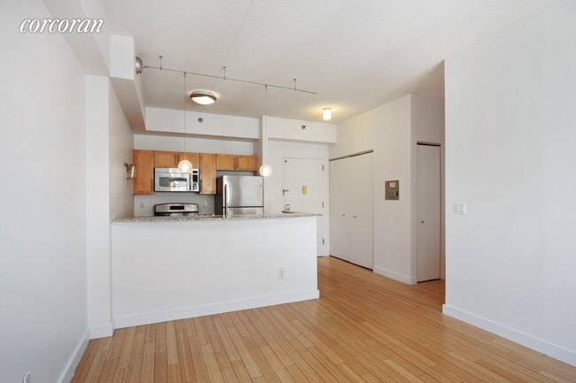 Building Photo - 516 W 47th St