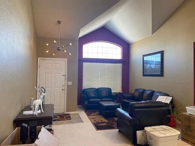 Building Photo - Stunning 5 bed, 3.5 bath Superior Home! Available Early June!