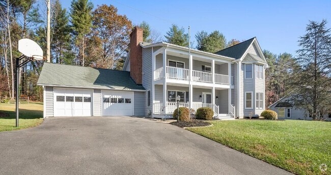 Building Photo - 16 Meadows Cir
