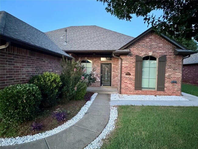 Foto del edificio - 10504 Walnut Hollow Dr