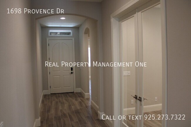 Foto del edificio - 1698 Provence Ln