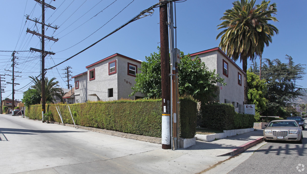 Primary Photo - 1009-1011 Western Ave