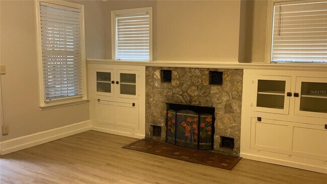 Building Photo - 404 SW 3rd Ave