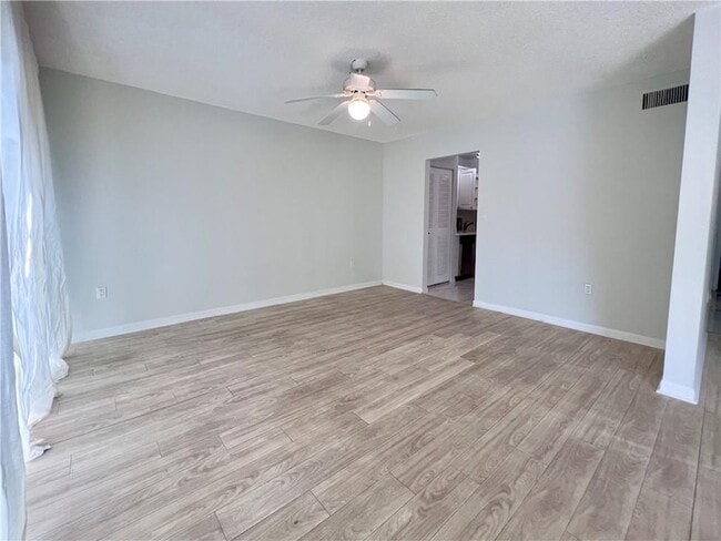 Photo - 701 N Pine Island Rd Apartment