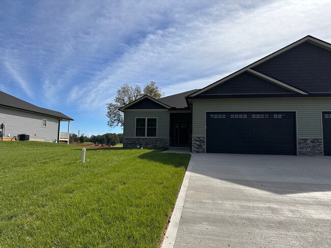Building Photo - 824 Otter Creek Rd