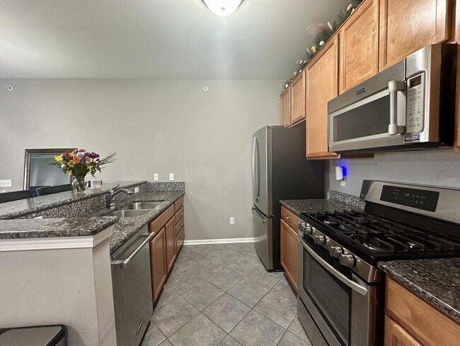 Foto del edificio - 1078 W Summerfield Gln Cir