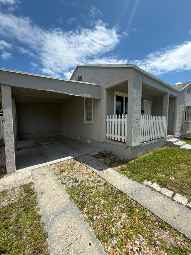 Foto del edificio - 933 30th Ct