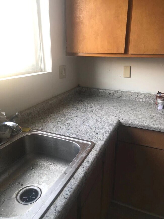 Building Photo - 8170 Perrin Ave