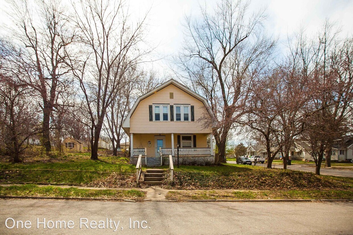 Primary Photo - 3 br, 2 bath House - 2704 Doniphan