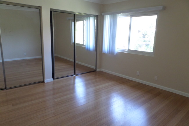 Building Photo - 3220 Altura Ave