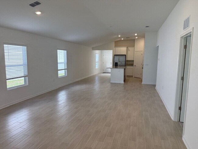 Foto del edificio - New Construction Rental, Conveniently Located near Cathedral Oak & First Coast Expressway