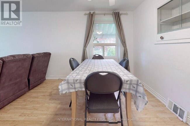 Building Photo - 12 Briarfield Dr