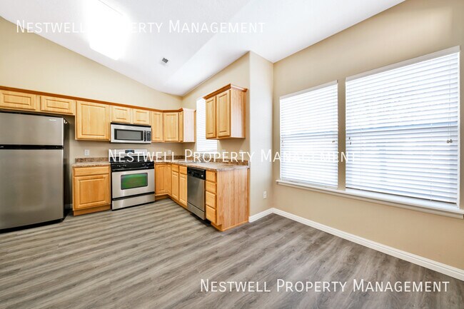 Building Photo - 743 Club Oaks Dr