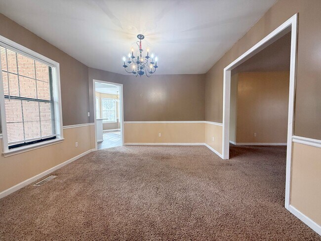 Foto del edificio - Charming Single-Level 3 Bedroom Home with Large Back Porch and 2-Car Garage