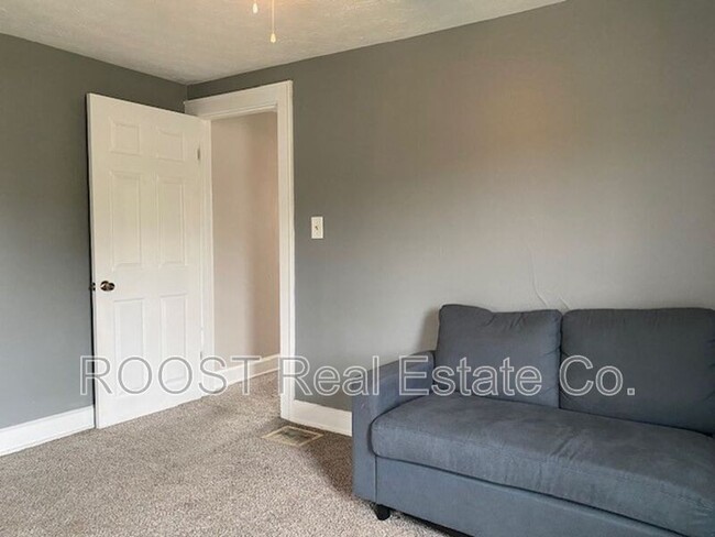 Foto del edificio - 1-437-432 W Harding Rd