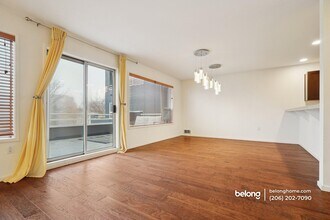 Building Photo - 555 Kirkland Way