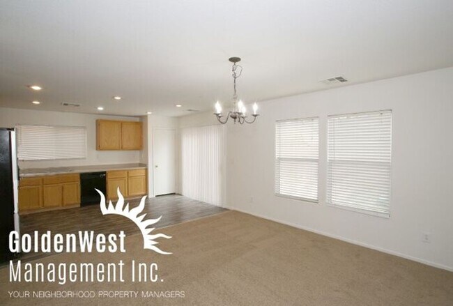 Building Photo - Beautiful Home with 3Bdm 2Ba located in Ce...