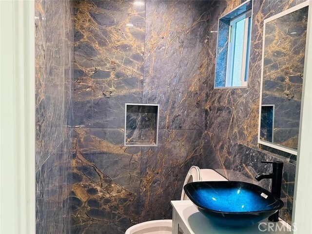Foto del edificio - 22823 Crespi St