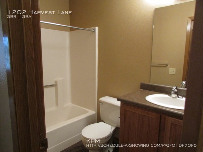 Building Photo - 1202 Harvest Ln