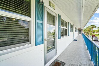 Building Photo - 1177 Bayshore Dr