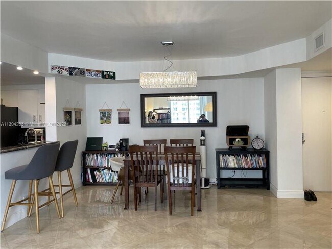 Foto del edificio - 701 Brickell Key Blvd