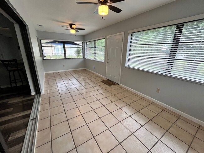 Foto del edificio - 103 Fox Ridge Rd