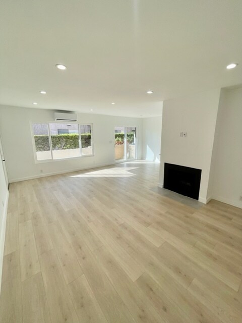 Primary Photo - 2645 28th St