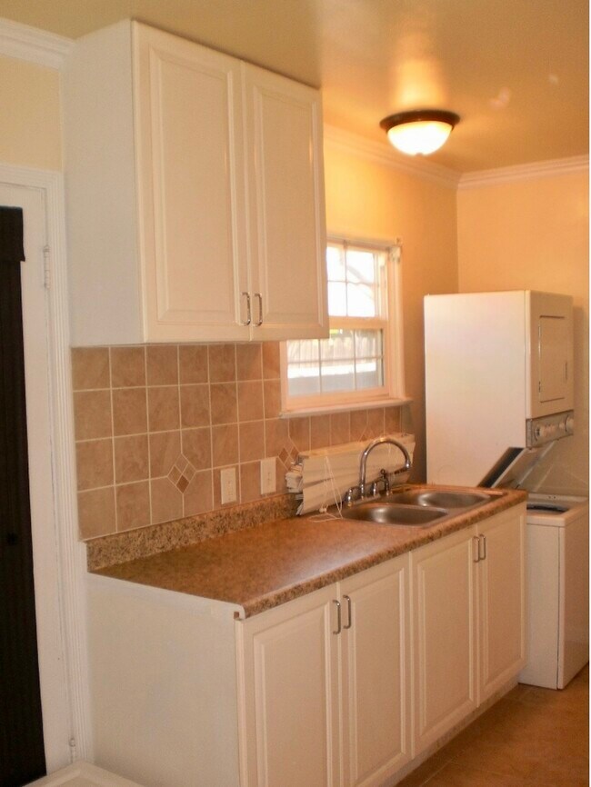 Foto del edificio - 4606 Vineland Ave