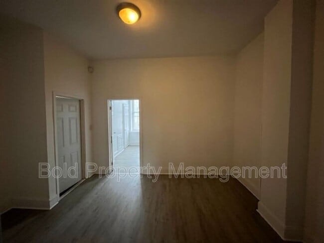 Building Photo - 409 Walnut St