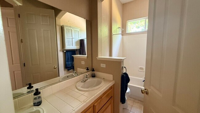 Foto del edificio - 5631 Birkdale Ct