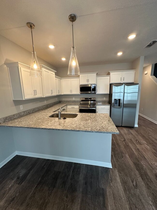 Building Photo - Brand New Luxury Townhome! 3 BR, 2.5 BA