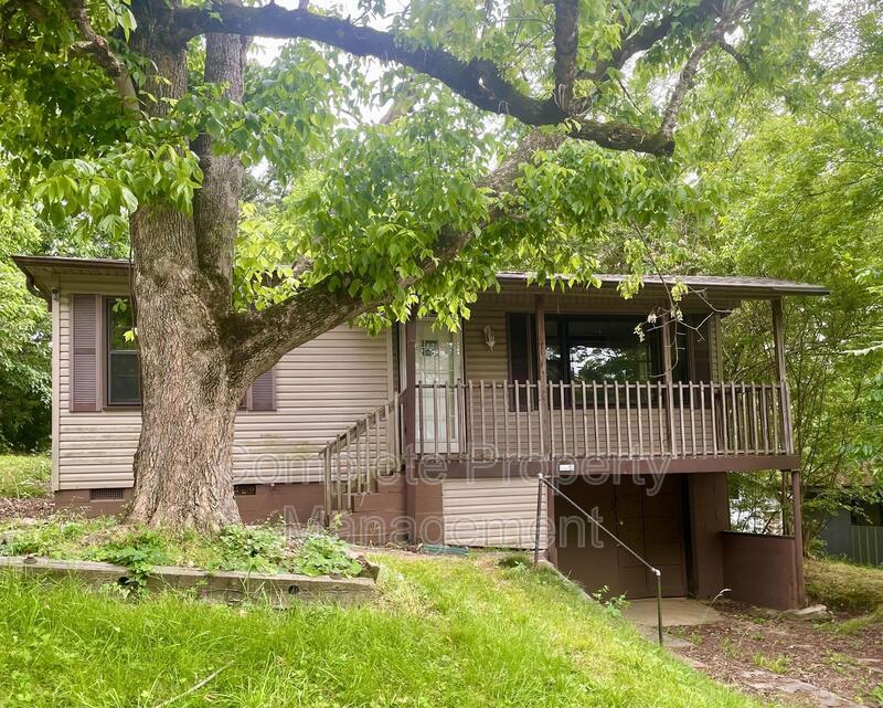 Primary Photo - 1389 Prosch Ave