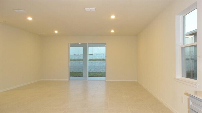 Foto del edificio - 7641 Syracuse Dr