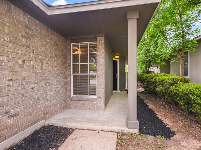 Foto del edificio - 1411 Hollow Tree Blvd
