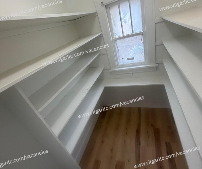 Foto del edificio - 3 Large Bedrooms • 1 Full Bathroom.  Spacious home ready for immediate move-in.