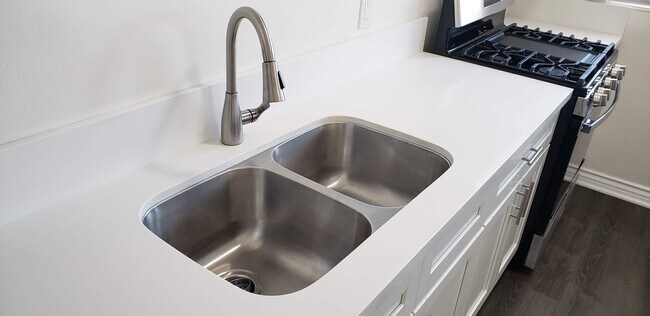 Foto del edificio - 1216 W Court St