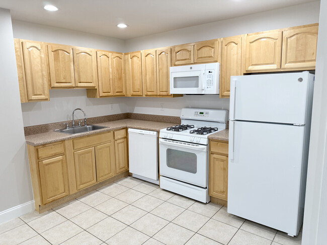 Kitche - 554 Bloomfield Ave