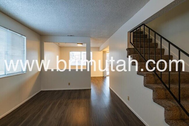 Building Photo - 3470 Chadbourne Dr