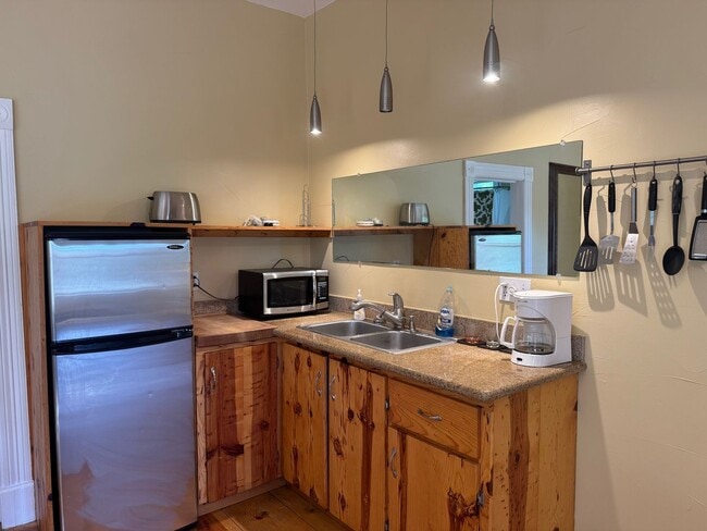 Building Photo - Carson &amp; L