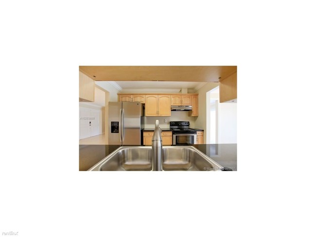 Building Photo - 16768 Golfview Dr